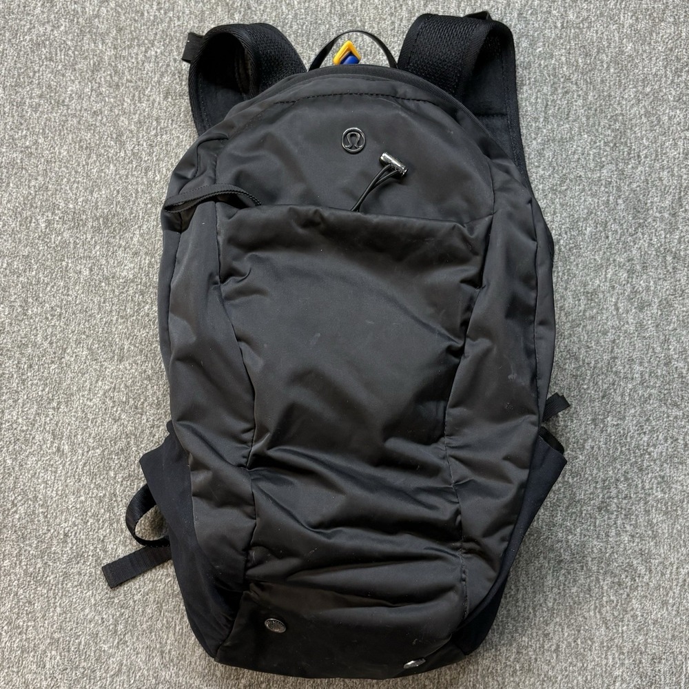 Lululemon Run From Work Backpack in pre Hydration Backpack Black Hiking School